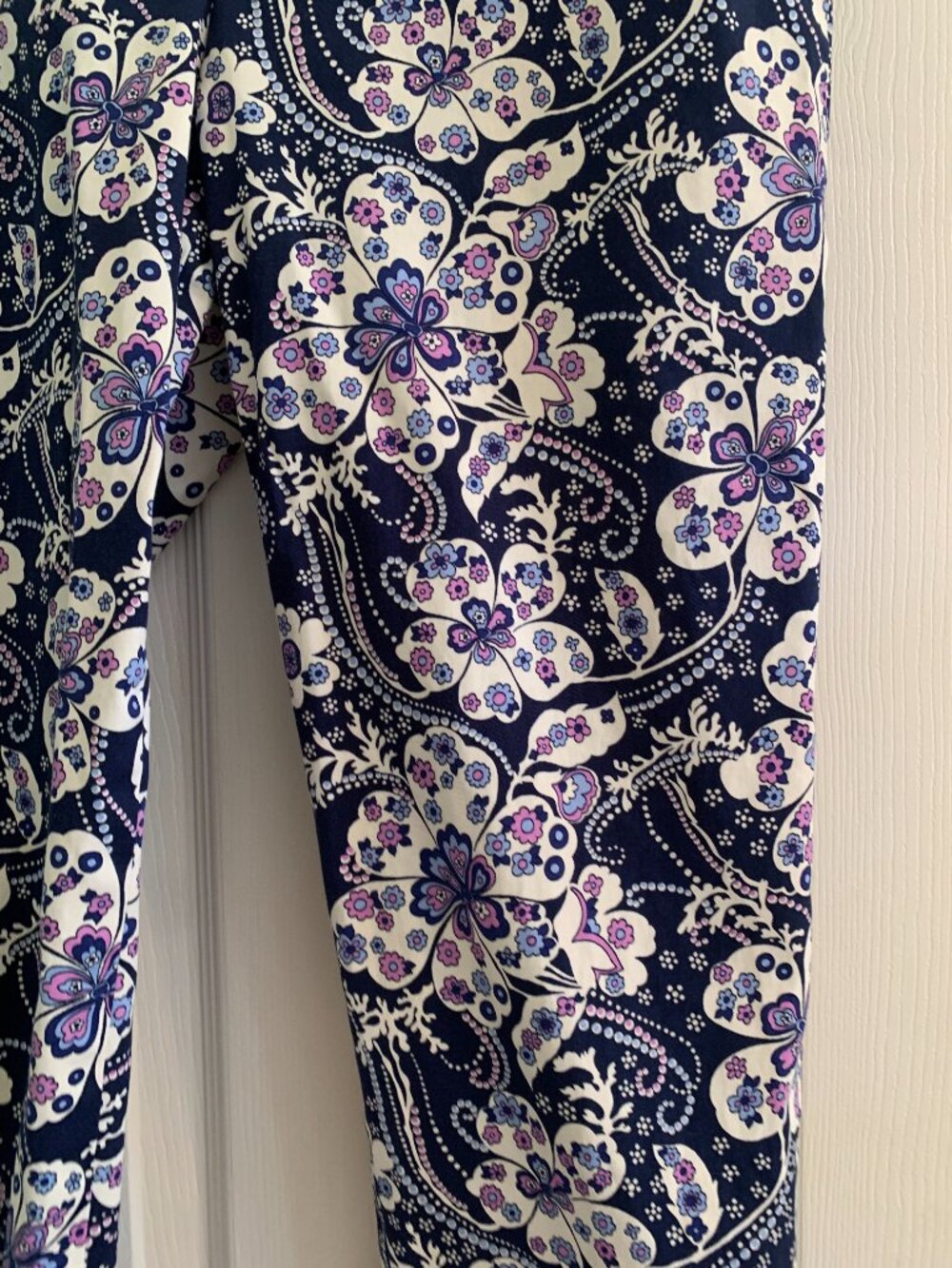 Talbots Size 8 Perfect Crop Pants Print Navy Lavendar - Picture 10 of 10